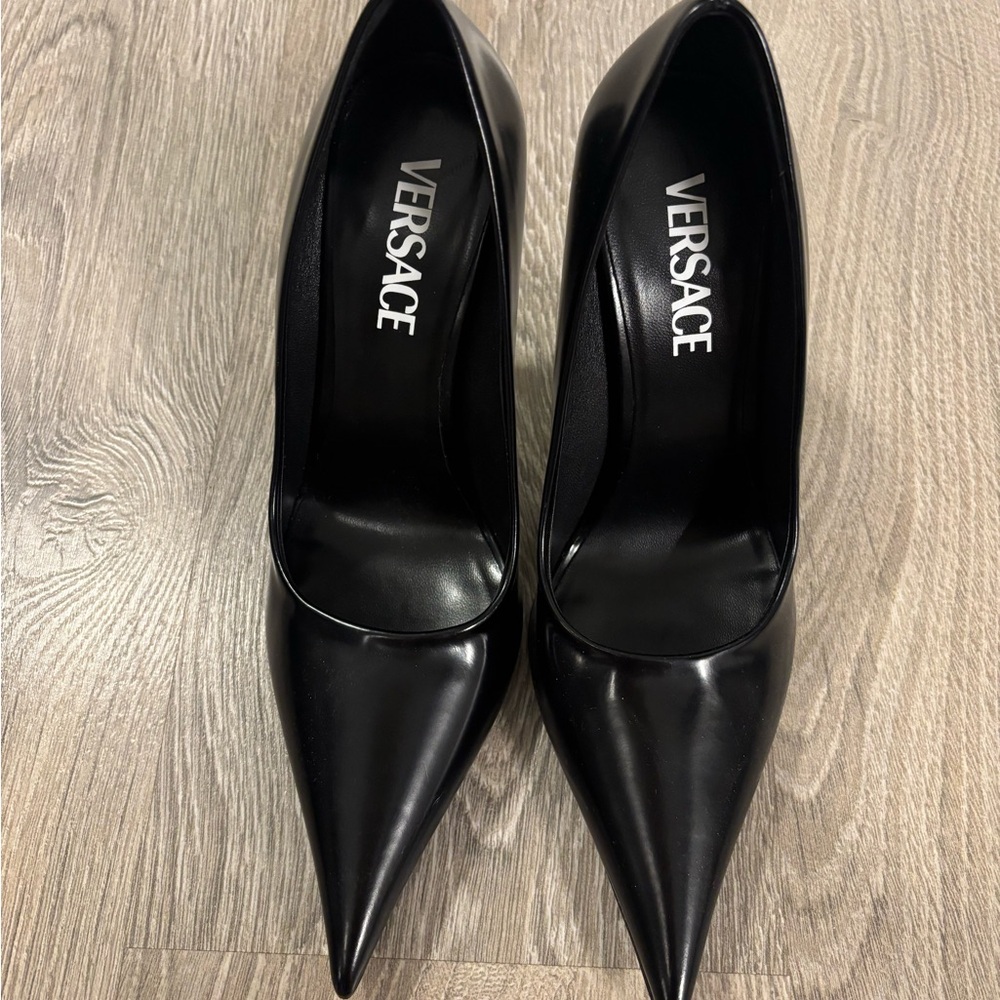 Versace Black Heels with Pointed Toe and Stiletto Heel